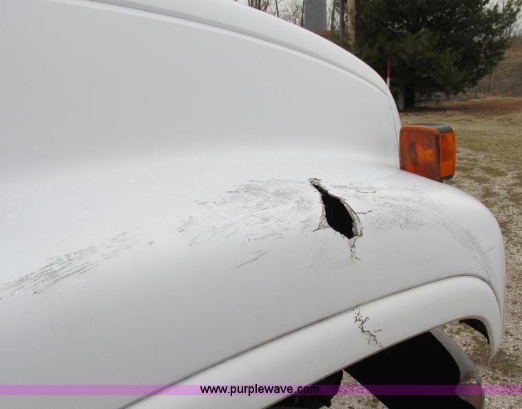 image for item F4715 1999 GMC C6500 box truck