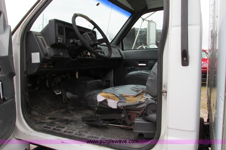 image for item F4715 1999 GMC C6500 box truck