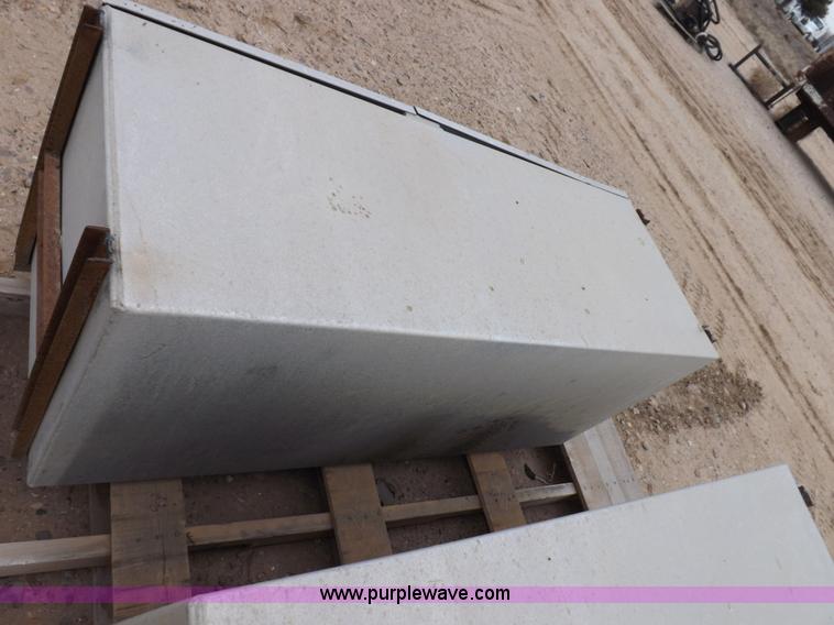 image for item F6385 Merritt aluminum cargo box