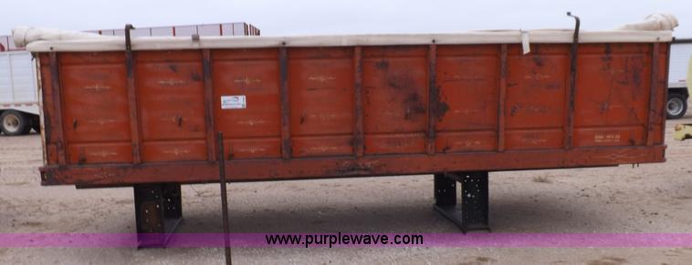 image for item F6389 Giant Manufacturing dump bed with hoist