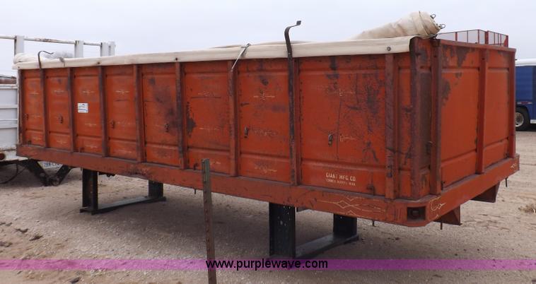 image for item F6389 Giant Manufacturing dump bed with hoist