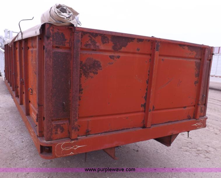 image for item F6389 Giant Manufacturing dump bed with hoist