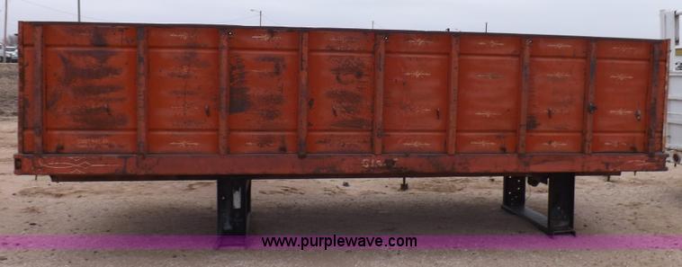 image for item F6389 Giant Manufacturing dump bed with hoist