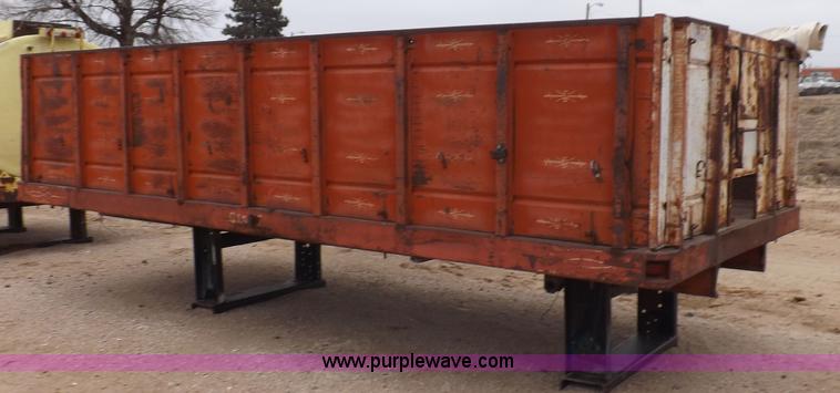 image for item F6389 Giant Manufacturing dump bed with hoist