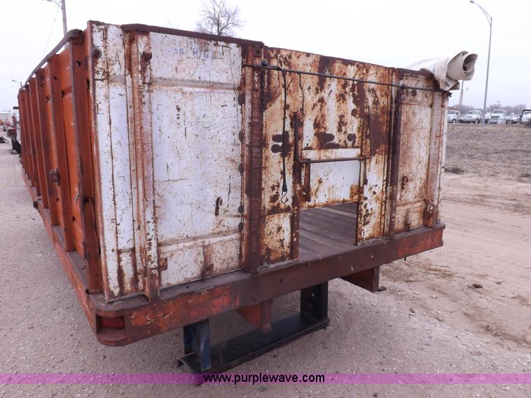 image for item F6389 Giant Manufacturing dump bed with hoist