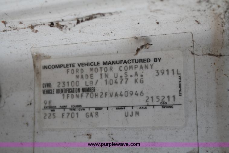 image for item S9975 1985 Ford F700 flatbed truck