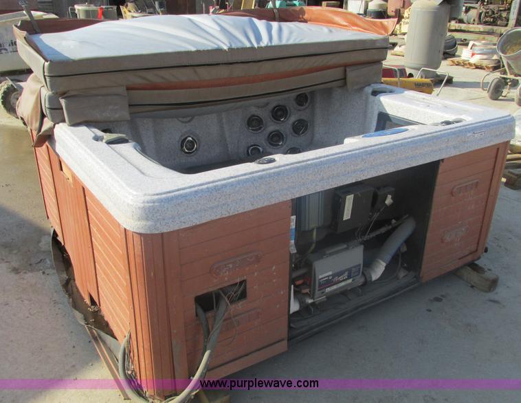 image for item X9982 Dynamic Spa hot tub