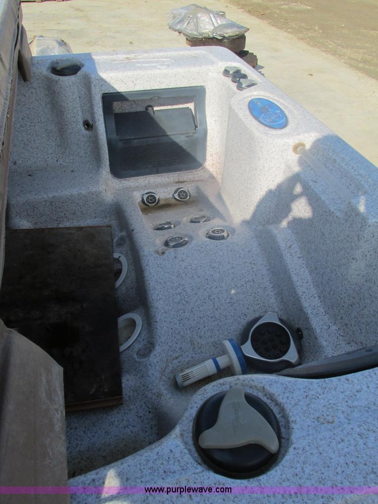 image for item X9982 Dynamic Spa hot tub