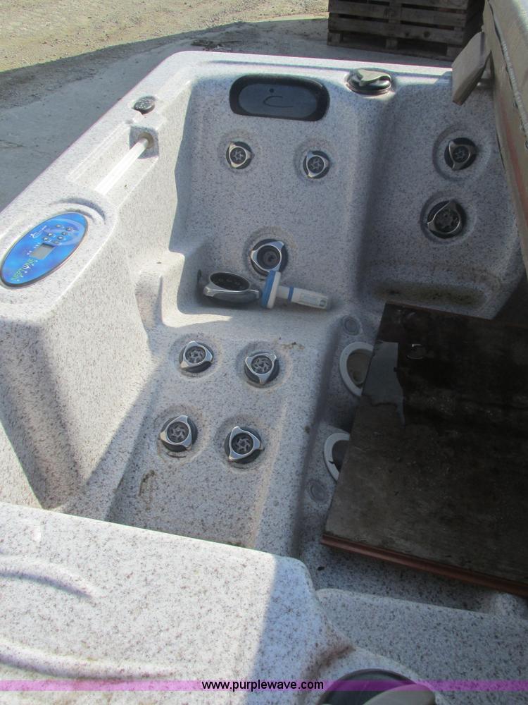 image for item X9982 Dynamic Spa hot tub
