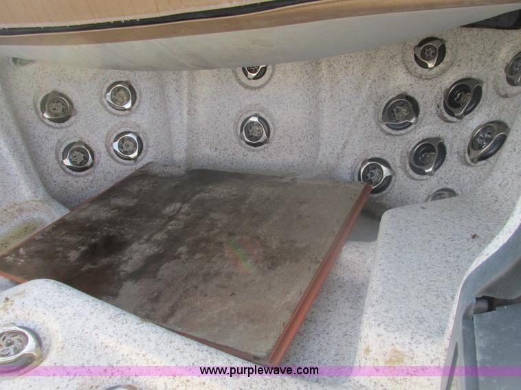 image for item X9982 Dynamic Spa hot tub