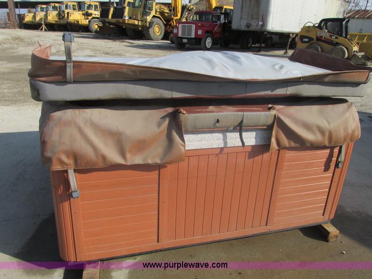 image for item X9982 Dynamic Spa hot tub