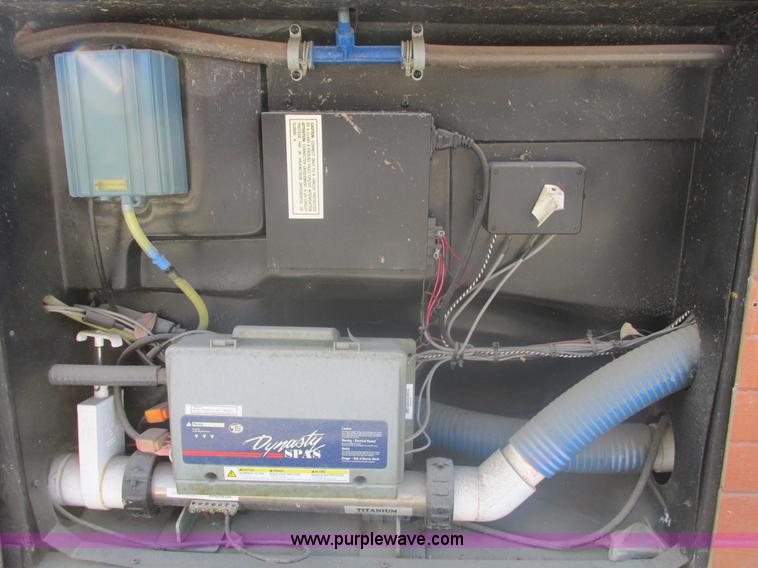 image for item X9982 Dynamic Spa hot tub