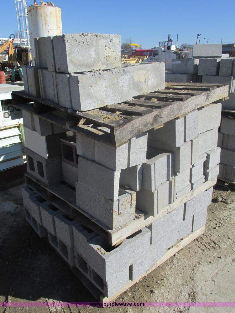 image for item X9992 Assorted concrete cinder blocks