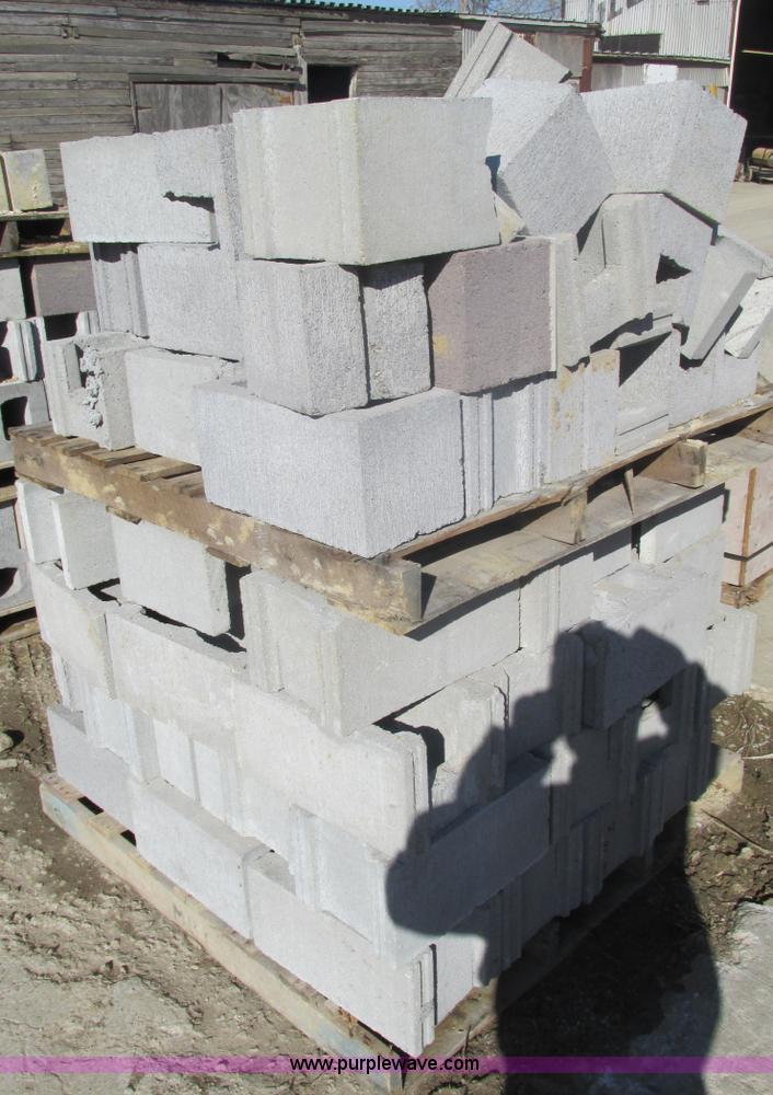 image for item X9993 Assorted concrete cinder blocks