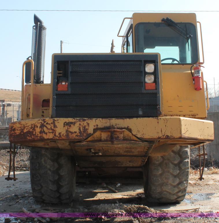 image for item E2813 2000 Caterpillar 615C paddle scraper