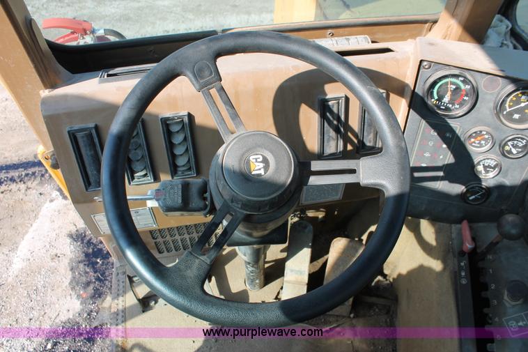 image for item E2813 2000 Caterpillar 615C paddle scraper