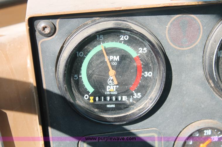 image for item E2813 2000 Caterpillar 615C paddle scraper