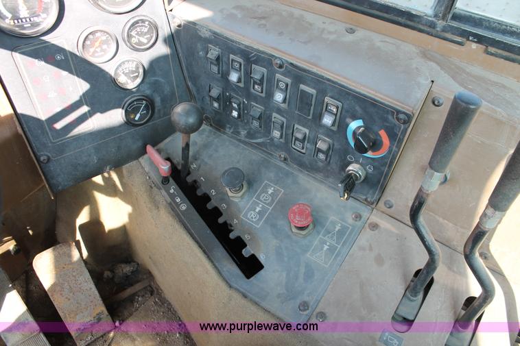 image for item E2813 2000 Caterpillar 615C paddle scraper