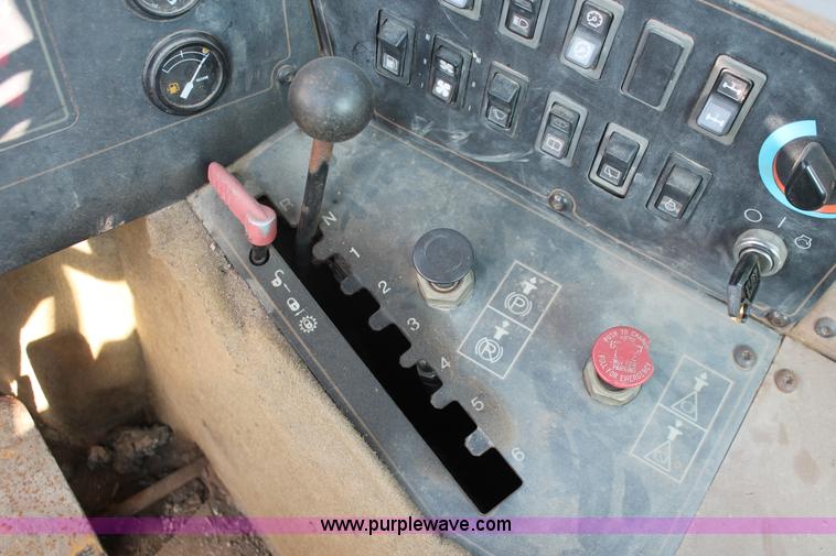 image for item E2813 2000 Caterpillar 615C paddle scraper