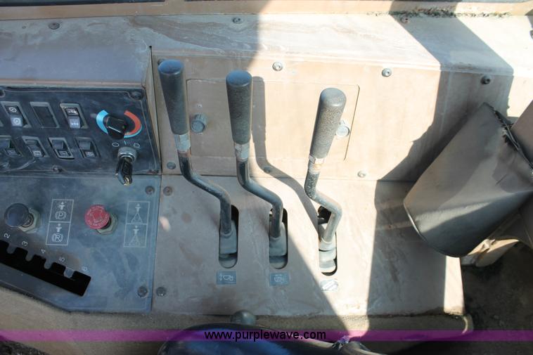 image for item E2813 2000 Caterpillar 615C paddle scraper