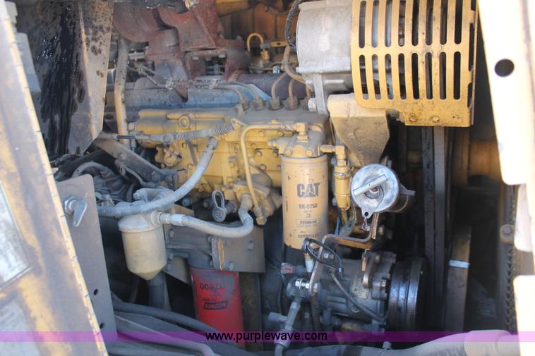 image for item E2813 2000 Caterpillar 615C paddle scraper