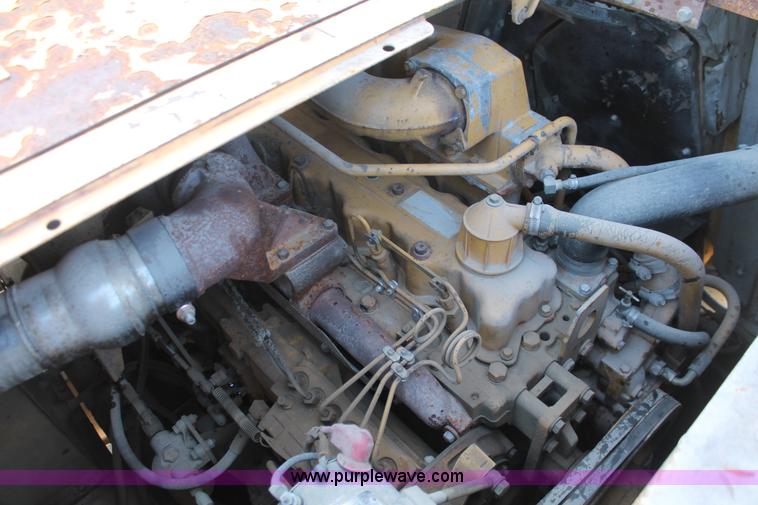 image for item E2813 2000 Caterpillar 615C paddle scraper