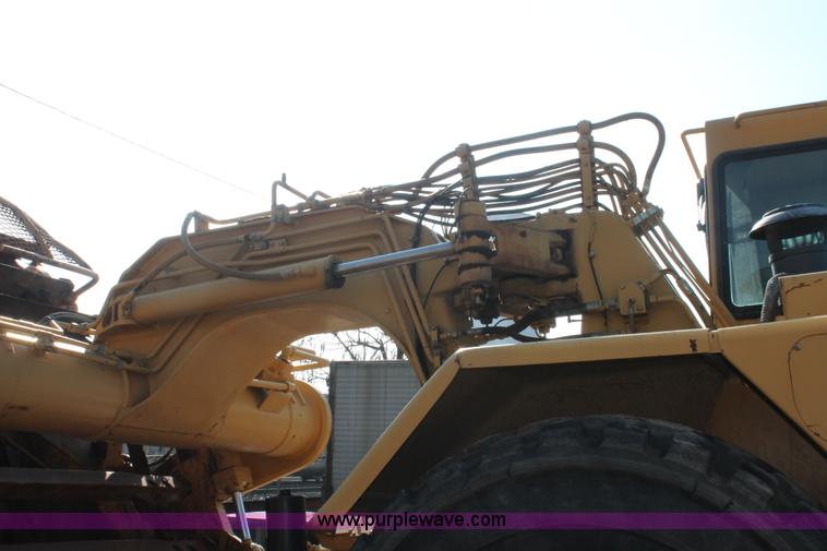 image for item E2813 2000 Caterpillar 615C paddle scraper