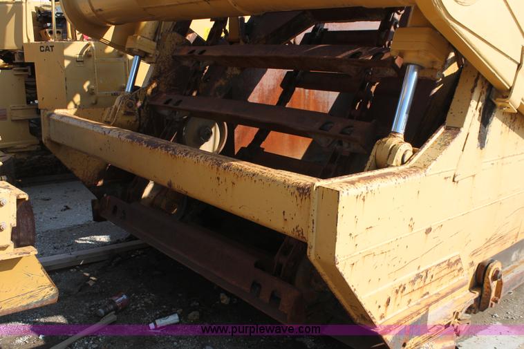 image for item E2813 2000 Caterpillar 615C paddle scraper