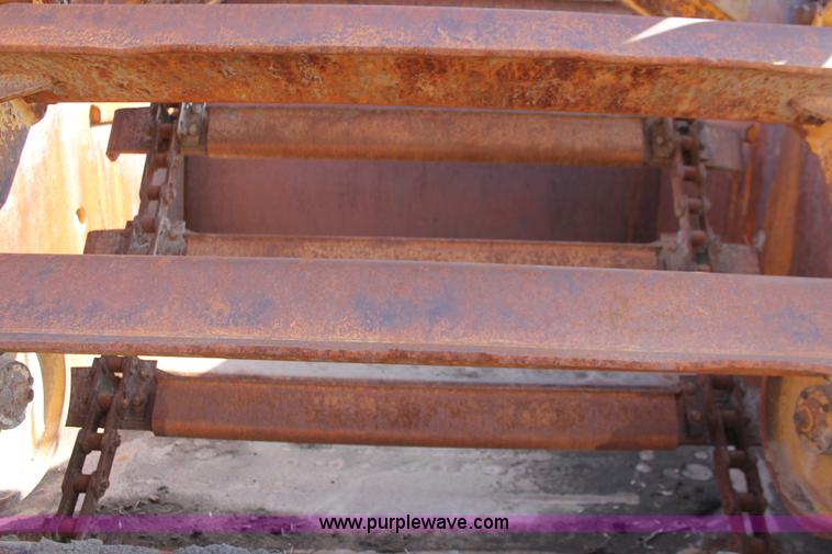 image for item E2813 2000 Caterpillar 615C paddle scraper