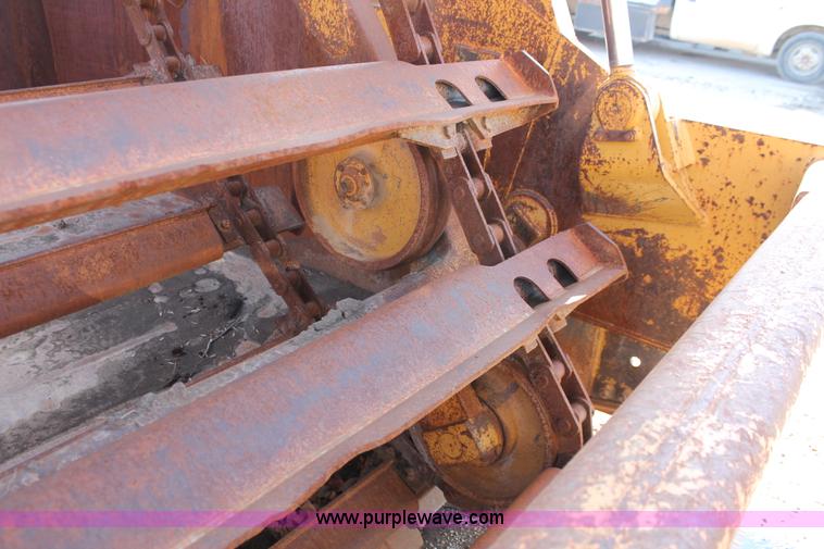 image for item E2813 2000 Caterpillar 615C paddle scraper