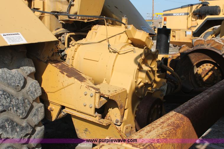 image for item E2813 2000 Caterpillar 615C paddle scraper