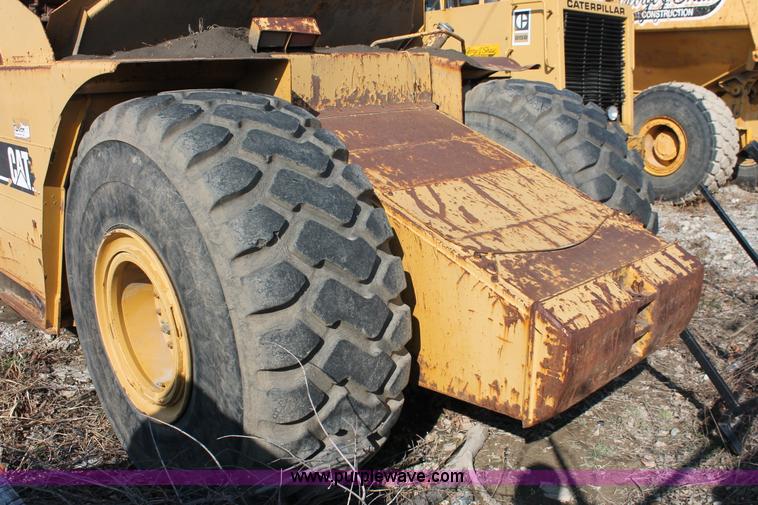 image for item E2813 2000 Caterpillar 615C paddle scraper