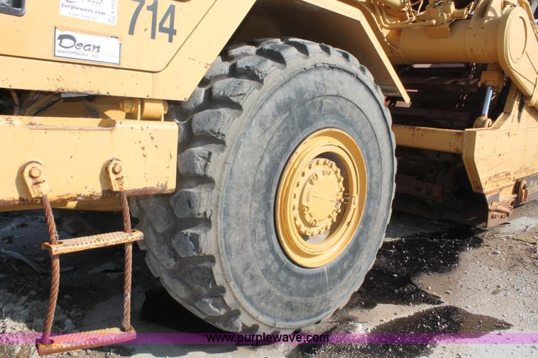 image for item E2813 2000 Caterpillar 615C paddle scraper