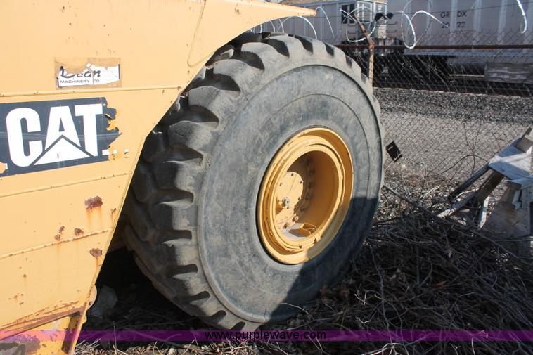 image for item E2813 2000 Caterpillar 615C paddle scraper