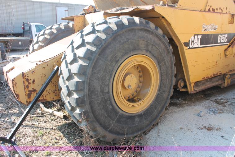 image for item E2813 2000 Caterpillar 615C paddle scraper