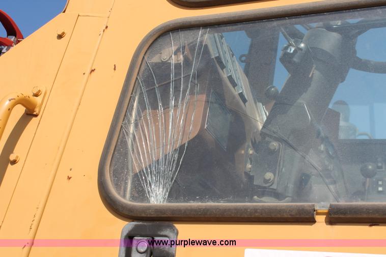 image for item E2813 2000 Caterpillar 615C paddle scraper