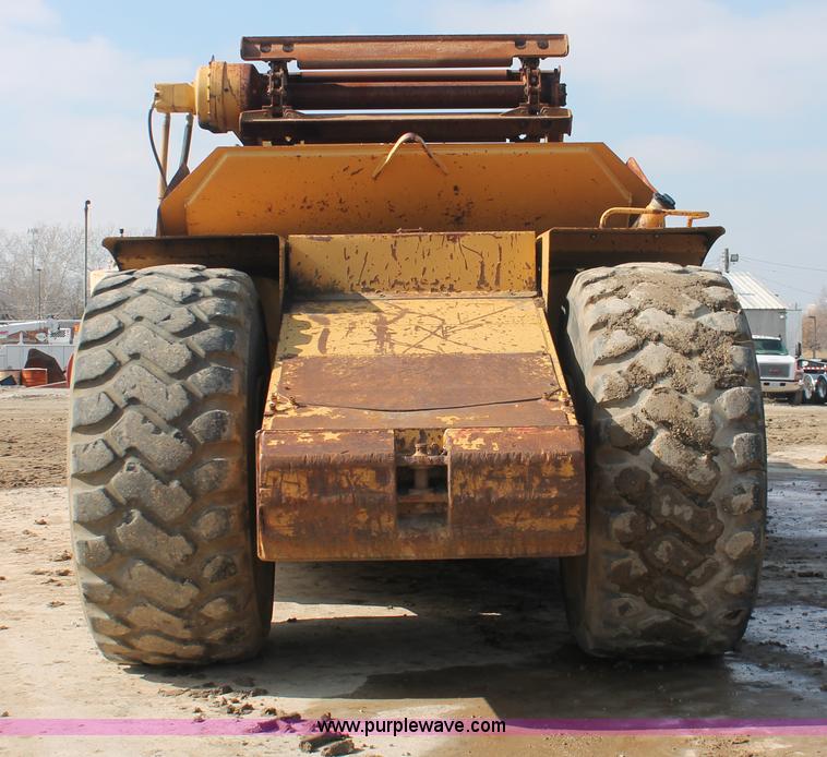 image for item E2814 1998 Caterpillar 615C paddle scraper