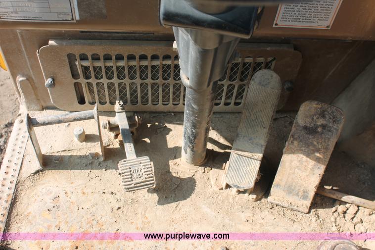 image for item E2814 1998 Caterpillar 615C paddle scraper