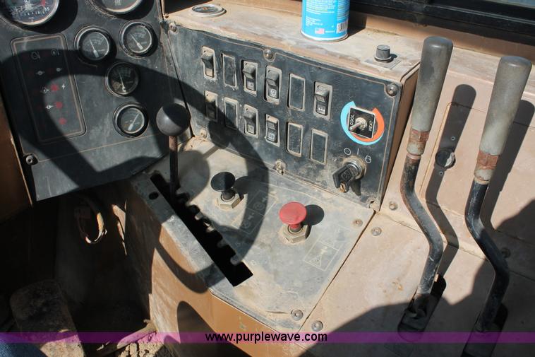 image for item E2814 1998 Caterpillar 615C paddle scraper