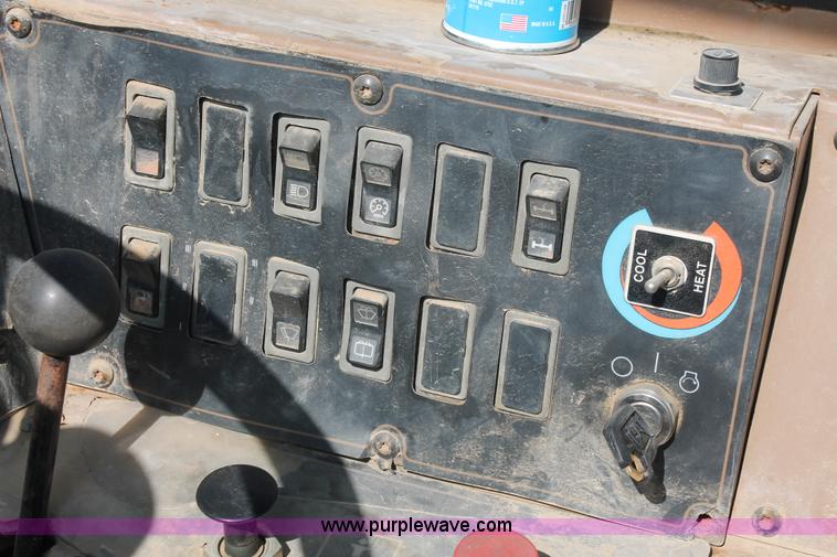 image for item E2814 1998 Caterpillar 615C paddle scraper