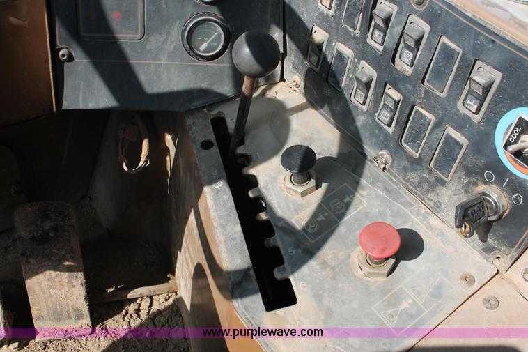 image for item E2814 1998 Caterpillar 615C paddle scraper