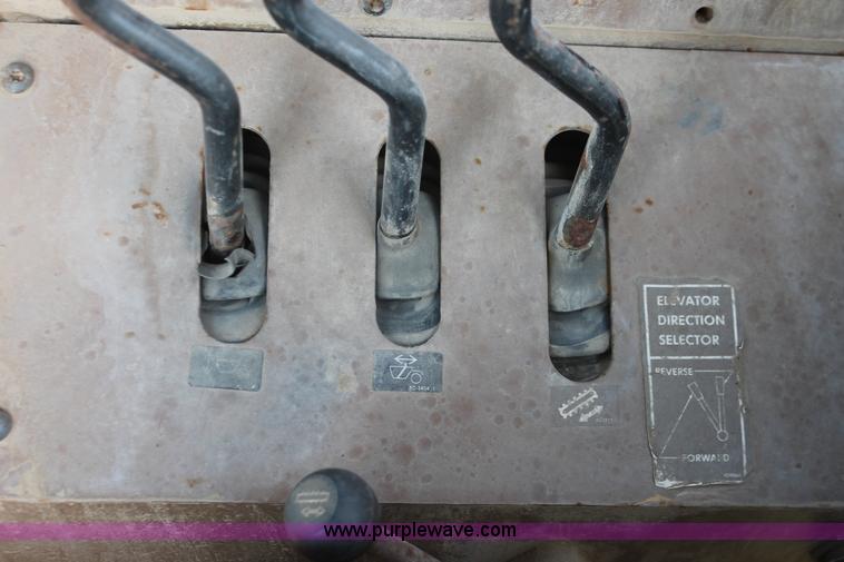 image for item E2814 1998 Caterpillar 615C paddle scraper