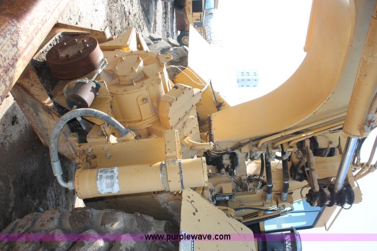 image for item E2814 1998 Caterpillar 615C paddle scraper