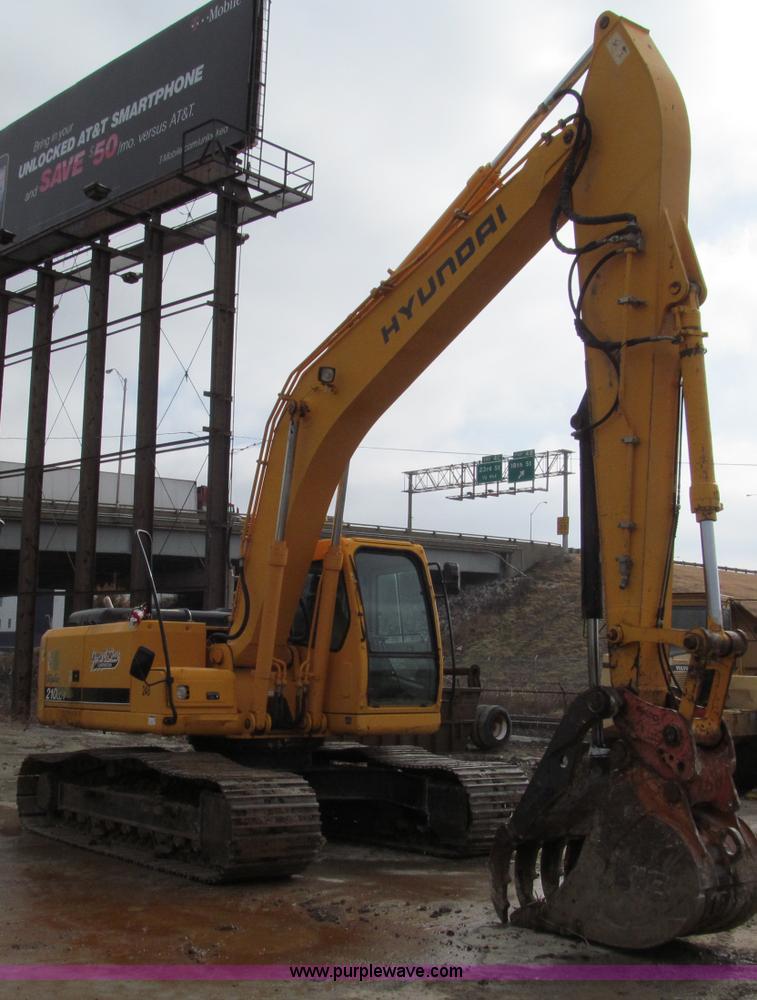 image for item E2815 2004 Hyundai Robex 210LC-7 excavator