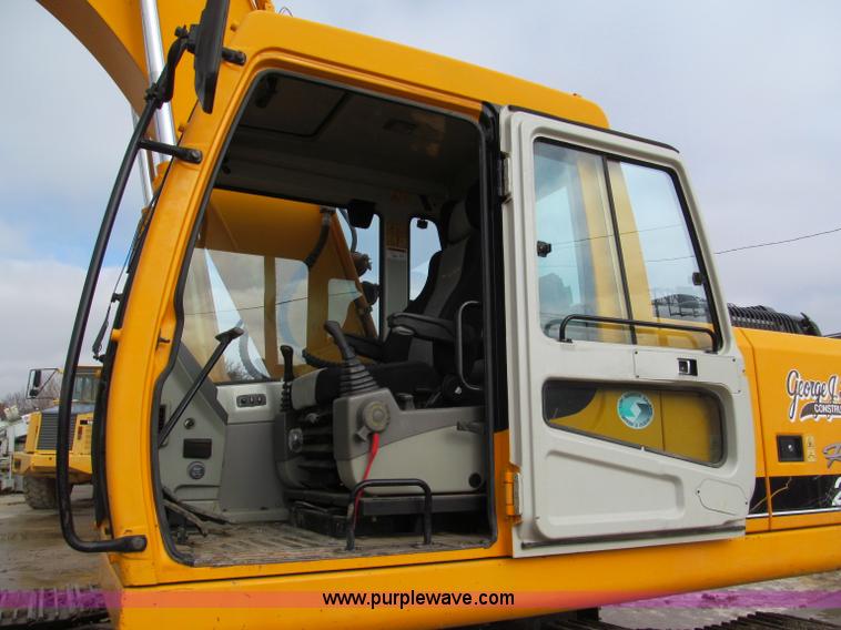 image for item E2815 2004 Hyundai Robex 210LC-7 excavator