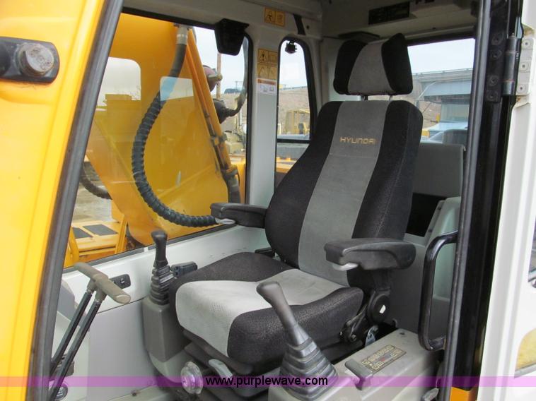 image for item E2815 2004 Hyundai Robex 210LC-7 excavator