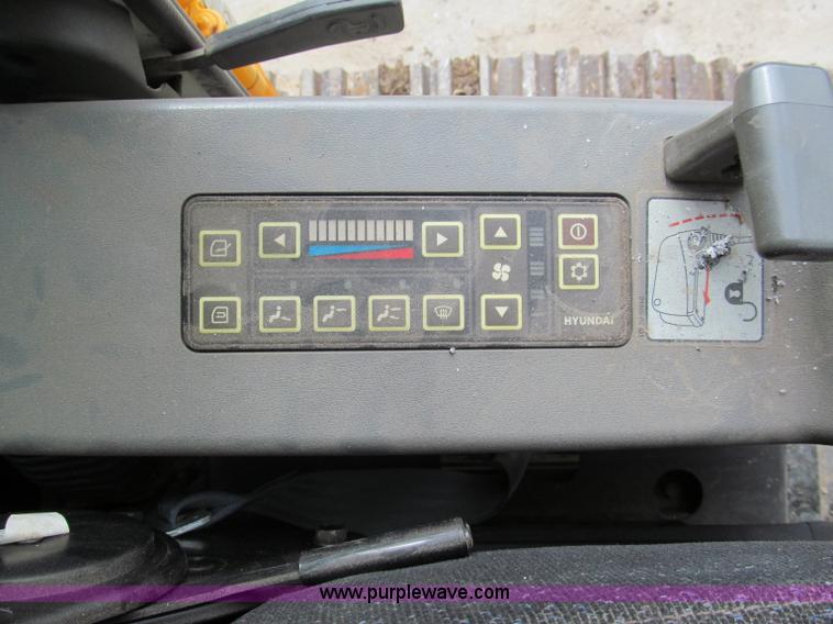 image for item E2815 2004 Hyundai Robex 210LC-7 excavator