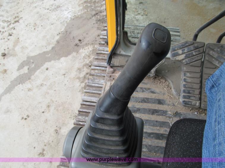 image for item E2815 2004 Hyundai Robex 210LC-7 excavator