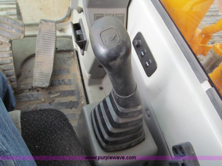image for item E2815 2004 Hyundai Robex 210LC-7 excavator