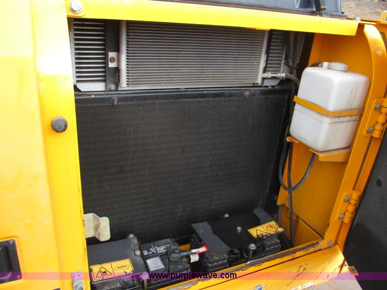 image for item E2815 2004 Hyundai Robex 210LC-7 excavator